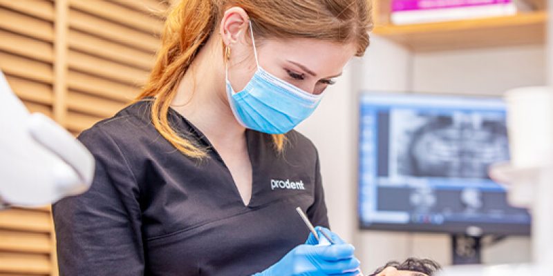 Dr Katarzyna Ruchlewicz leczy zęby
