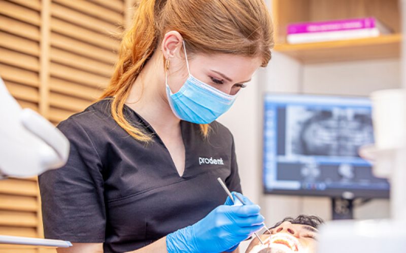 Dr Katarzyna Ruchlewicz leczy zęby